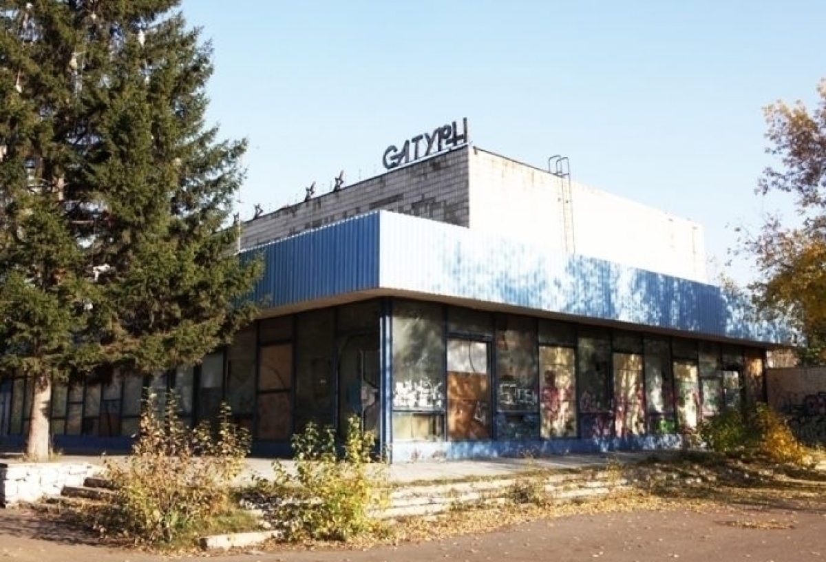 В Омске окончательно снесли здание бывшего кинотеатра «Сатурн»