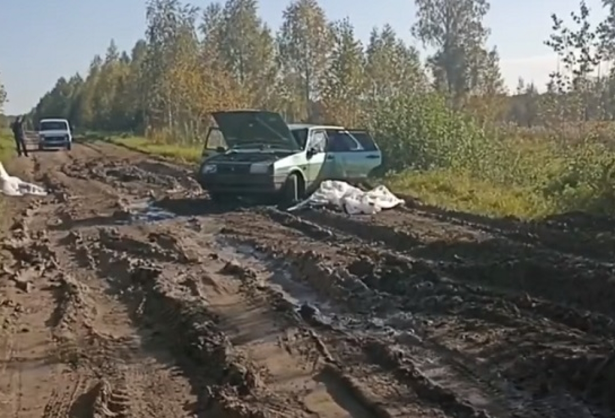 «Месиво из грязи и глины»: омичи возмущены качеством дороги, на которой погибла женщина с тремя детьми