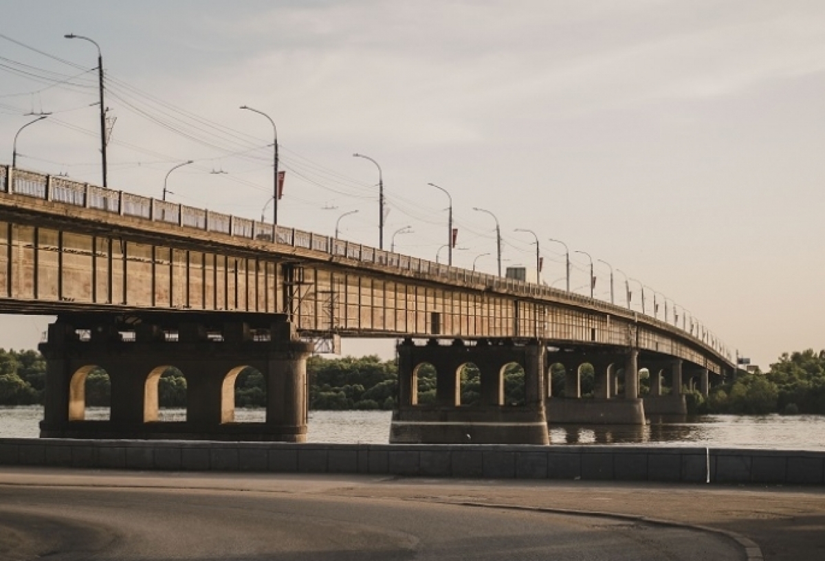 Движение по обновленной части Ленинградского моста в Омске откроют к середине октября