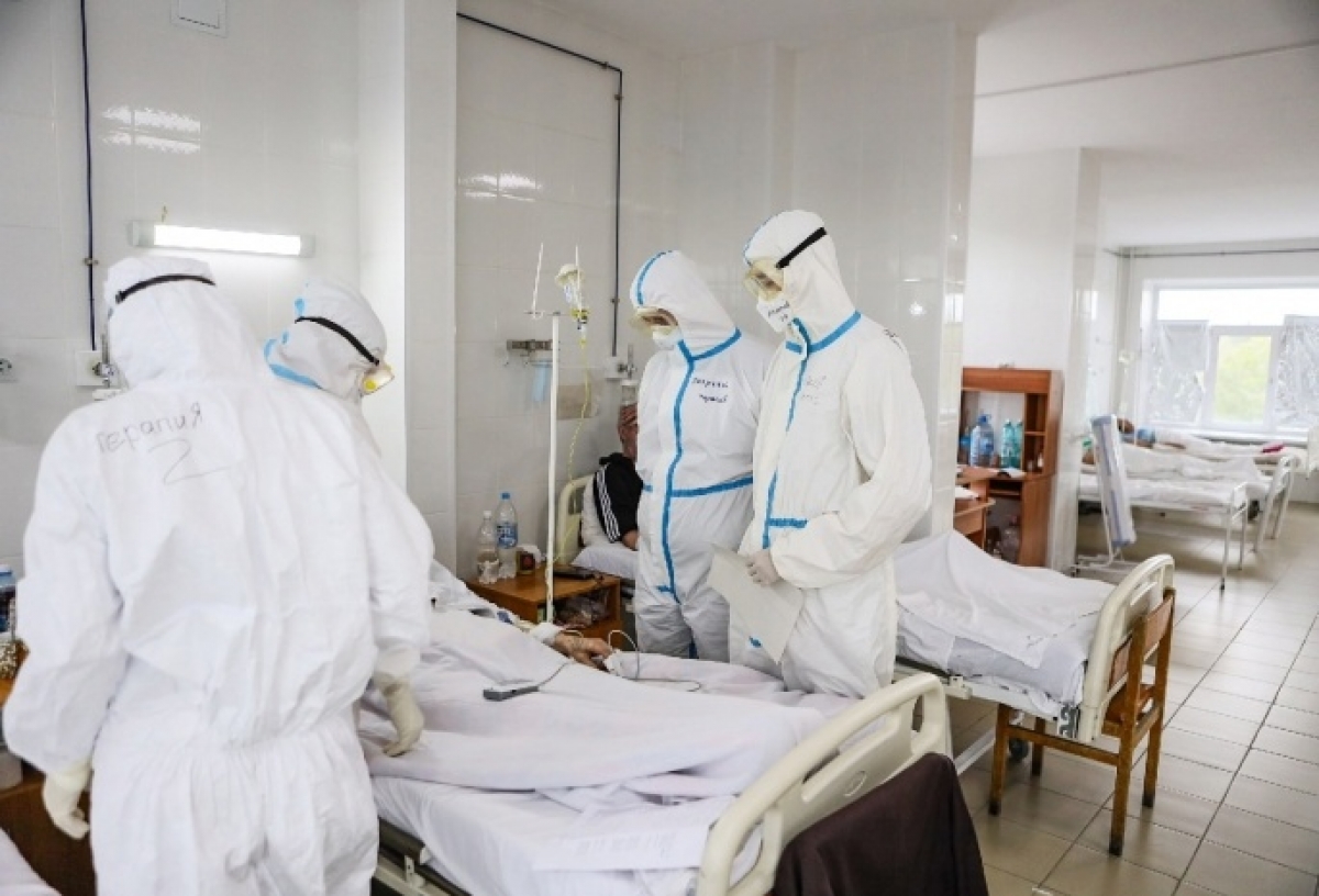В омские больницы завезли вакцину от ковида, а режим повышенной готовности продлили до ноября