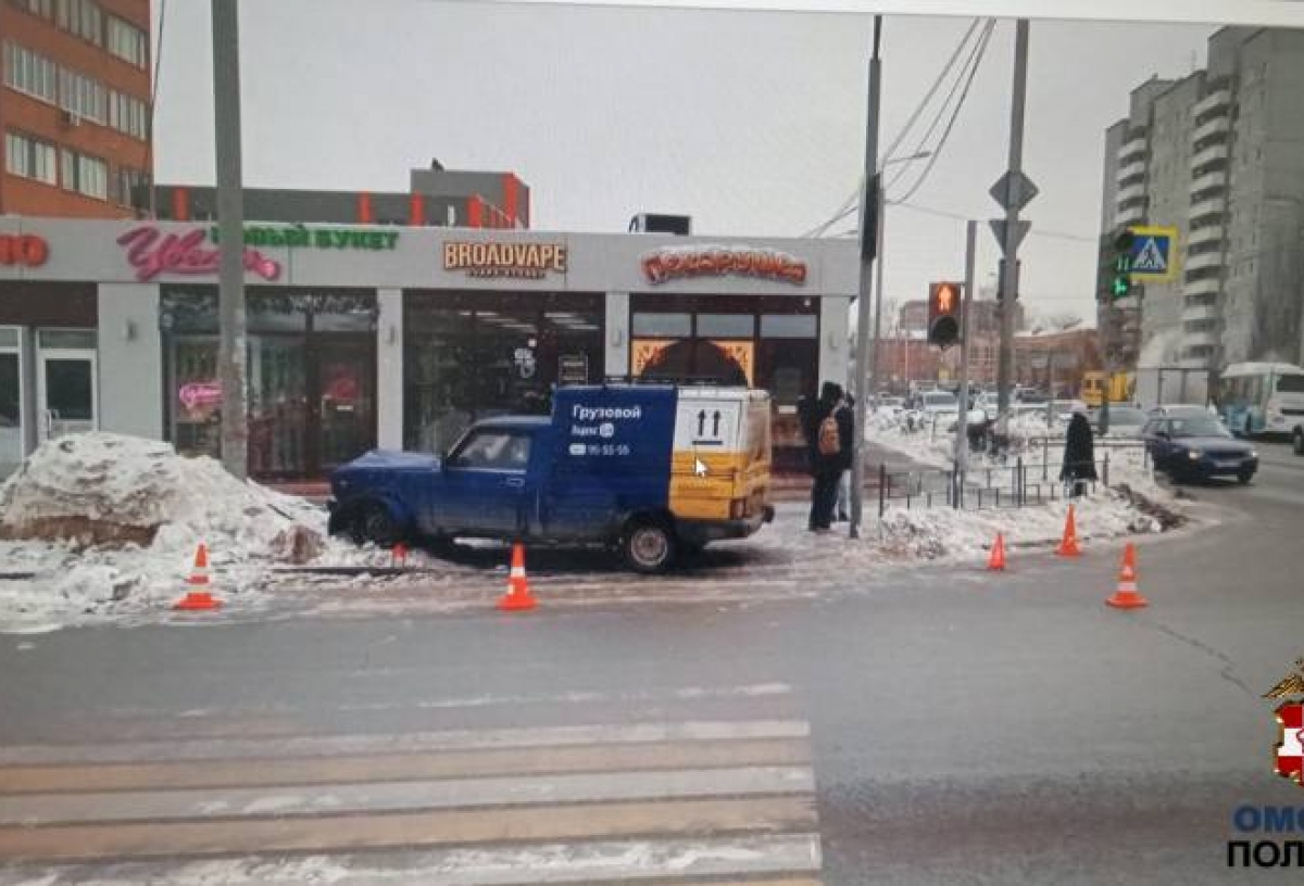 В Омске машина влетела на тротуар, где сбила пожилую женщину: она  скончалась в больнице