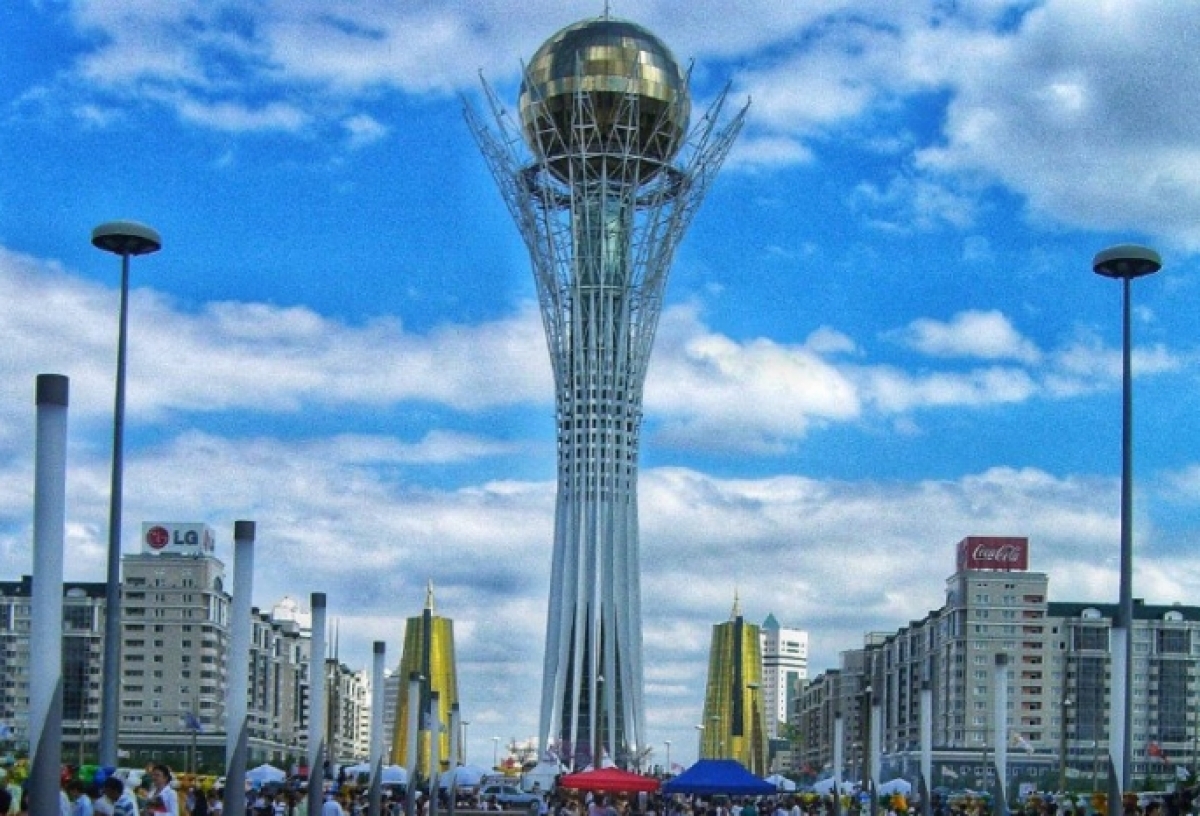 Астану омск купить. Омск Астана. Астана 9 мая. Столица Казахстана сейчас 2023 называется.