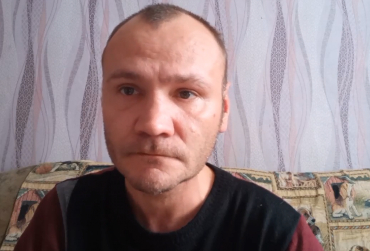 Омский журналист рассказал, что сосед избил его жену и маму, а потом пытался поджечь их дом (Обновлено)