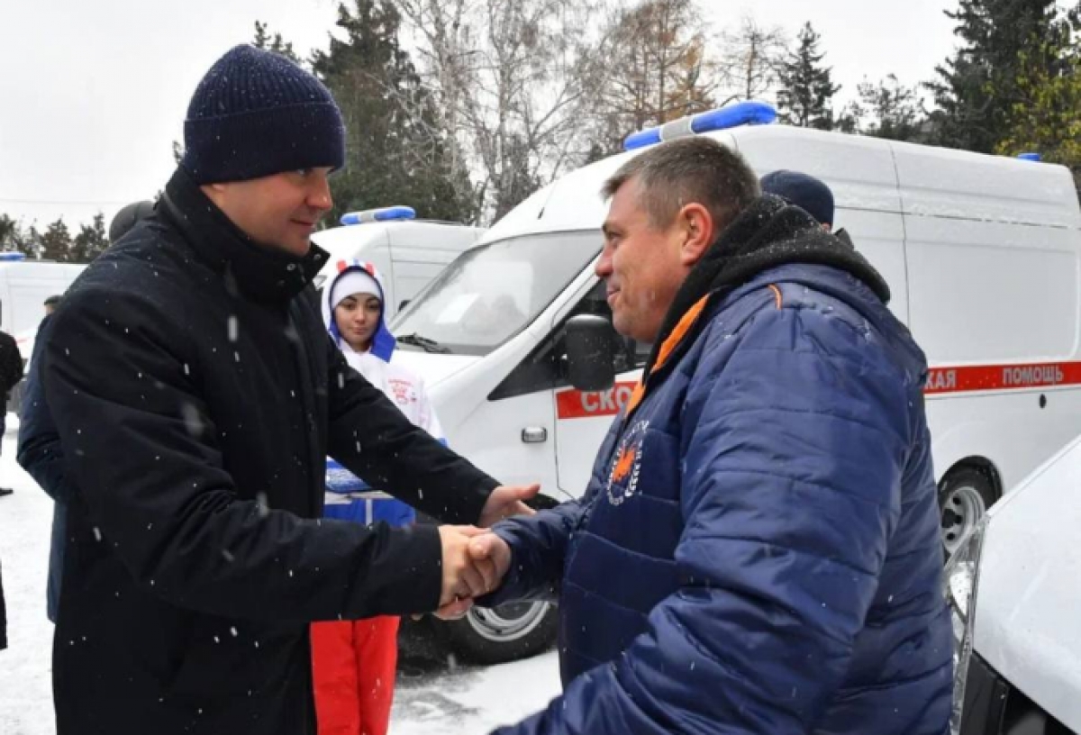 Виталий Хоценко передал районным больницам автомобили скорой медицинской  помощи