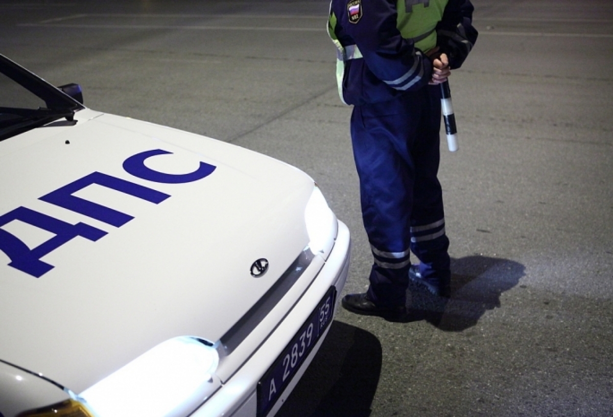 В Омской области полицейские поймали пьяного водителя, который вез ребенка