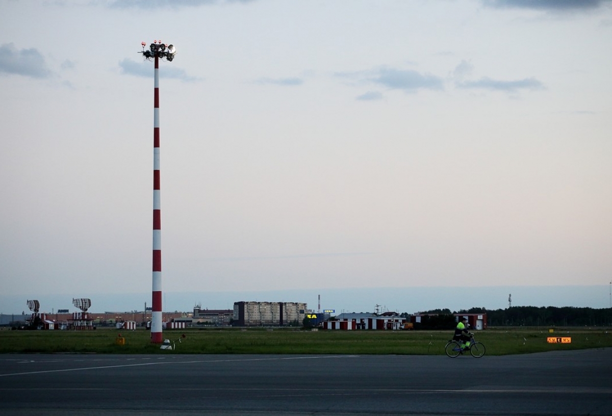 На фоне непогоды в столичных аэропортах задержаны авиарейсы из Омска