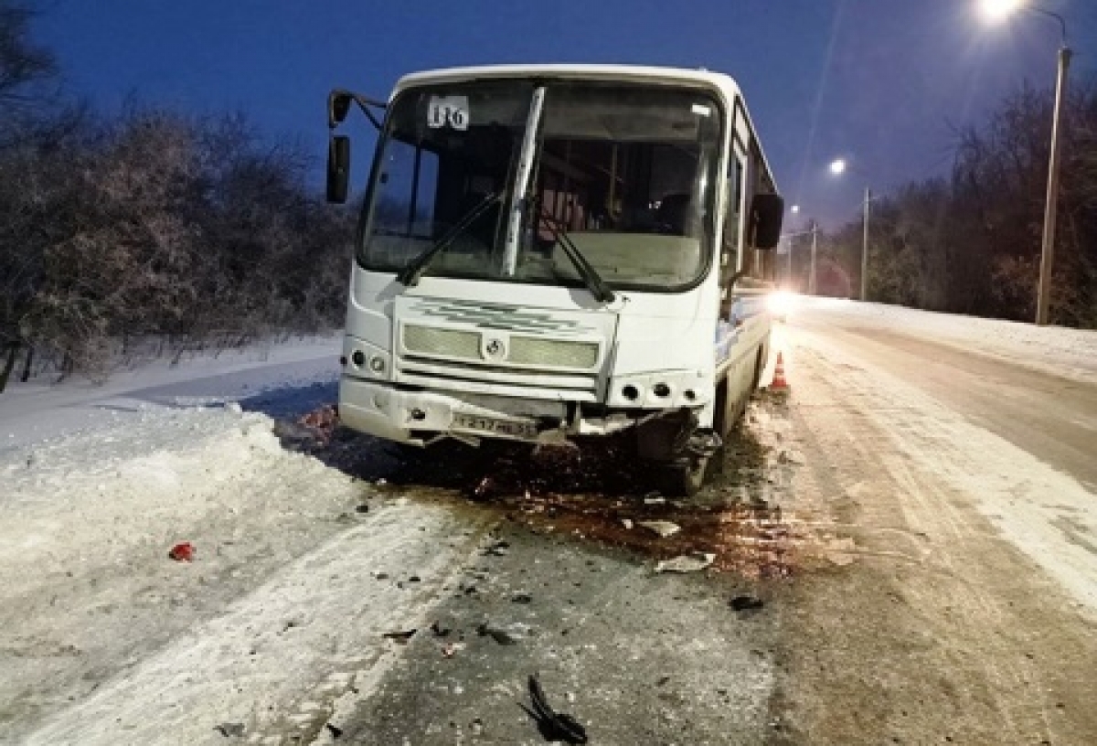 На Красноярском тракте в Омске произошло ДТП с автобусом – один человек  госпитализирован в тяжелом состоянии | 20.12.2023 | Омск - БезФормата