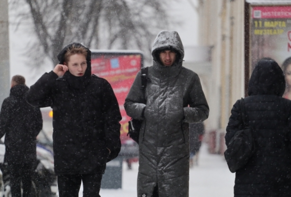 Резкое понижение температуры и порывистый ветер ждет жителей Омской области уже завтра