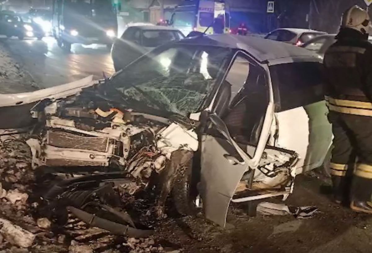 В Омске пьяный водитель устроил жесткое ДТП на встречке: трое пострадавших в больнице (Видео)