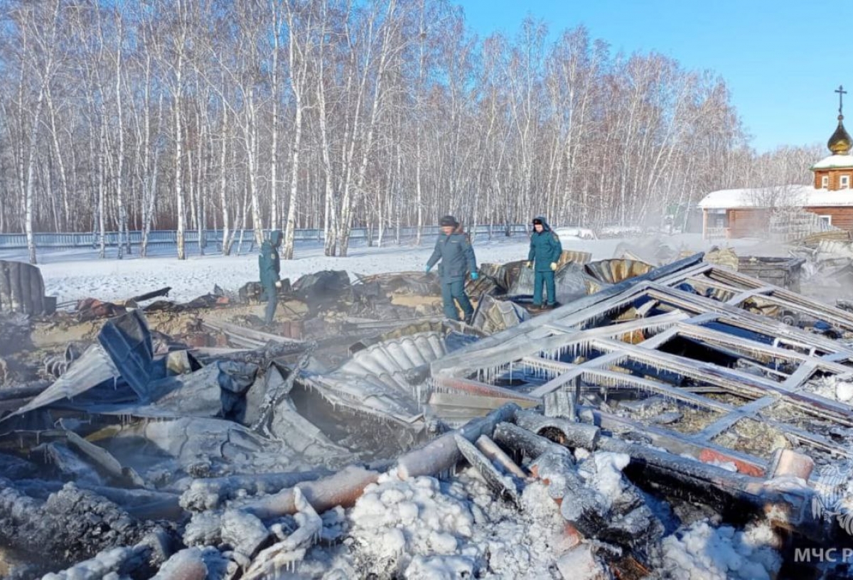 Возгорание в омском монастыре устранили только к утру. В полиции это ЧП с пожаром в храме не связывают