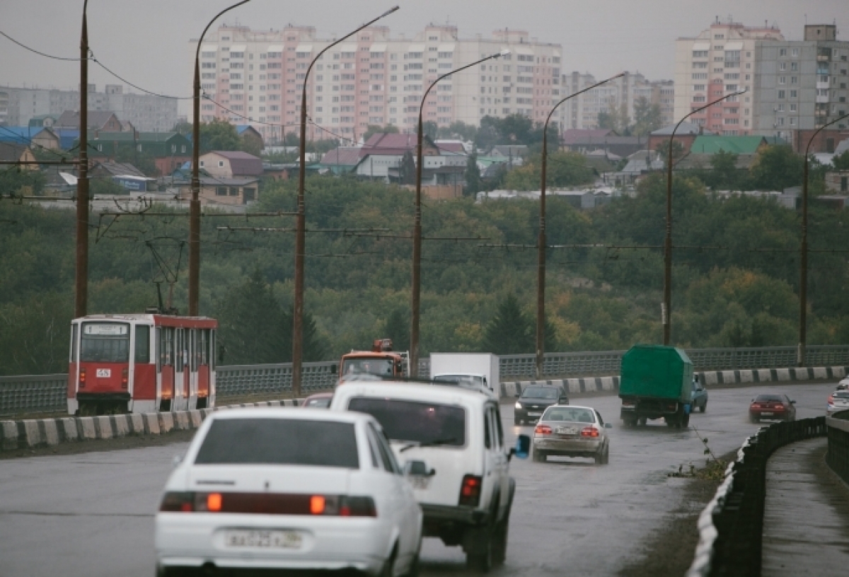 В Омске изменится схема движения транспорта в районе Горбатого моста