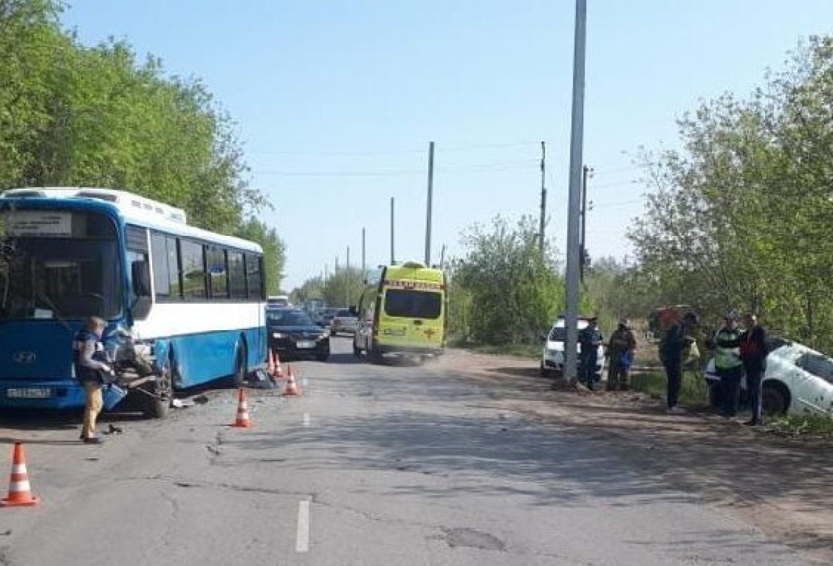 В Омске начинают судить таксиста, который пьяным устроил ДТП с рейсовым автобусом