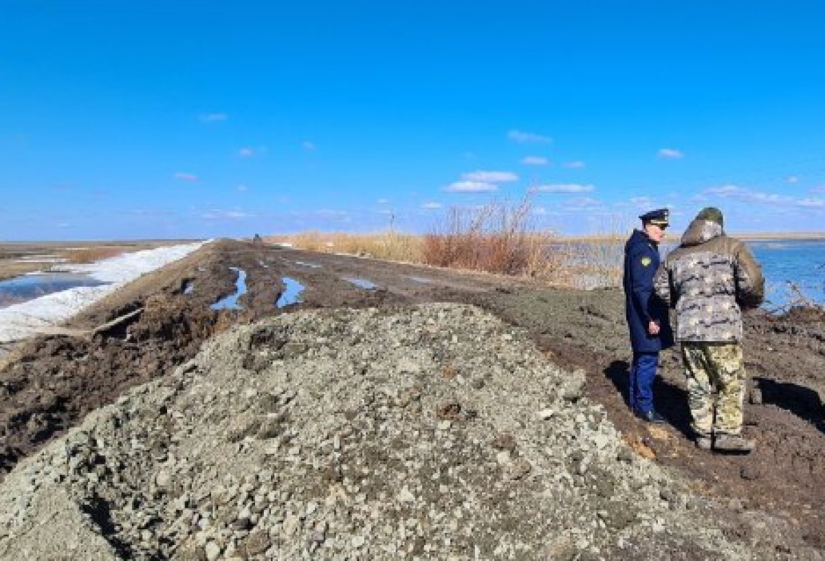 Прокуратура начала проверку из-за размытия талыми водами дороги в Русско-Полянском районе 