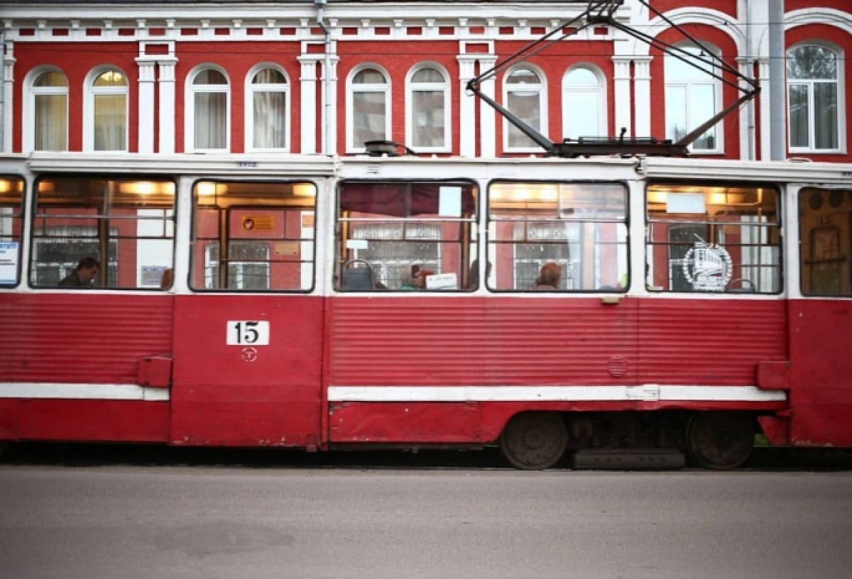 В Омске трамваи в сторону Амурского поселка снова направят по укороченным маршрутам