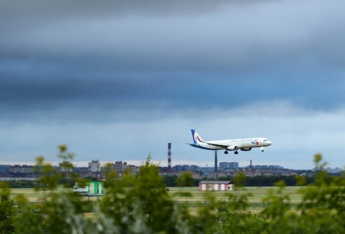 У самолета Омск-Новосибирск при посадке не выпустились закрылки