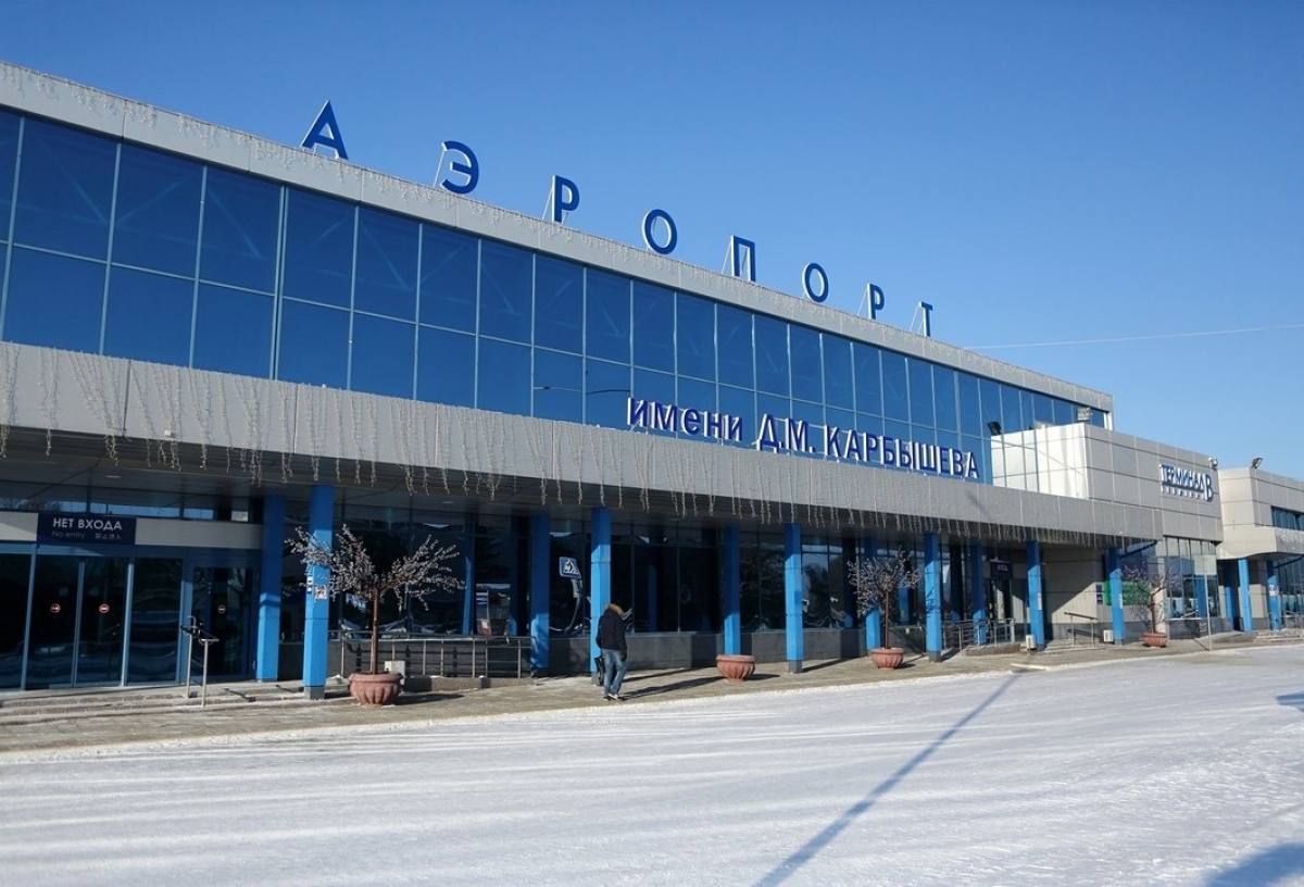 На сайте омского аэропорта появилась возможность купить авиабилеты: рассказываем, выгодно ли это