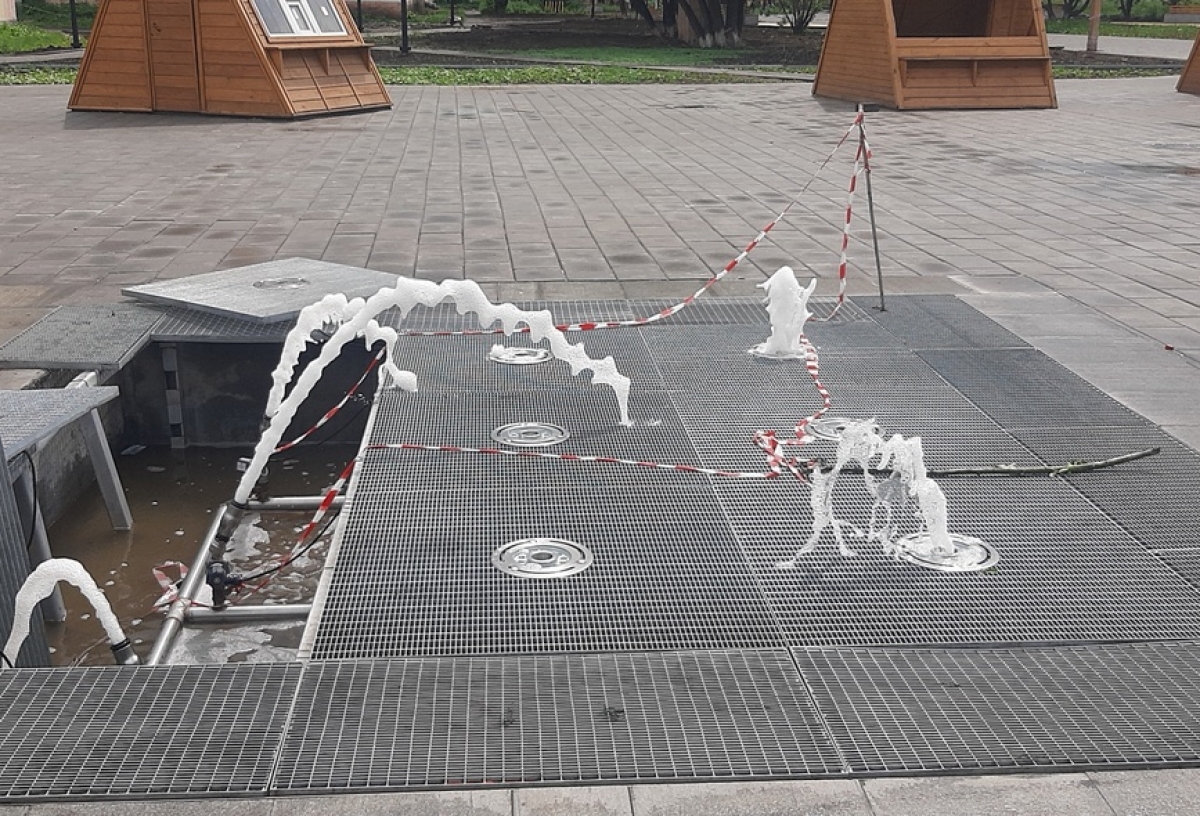 В Исилькуле вандалы сломали новый фонтан 