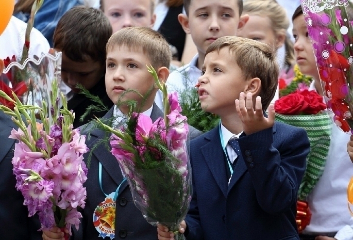 Жители Ясной Поляны вышли на митинг, требуя построить обещанную школу