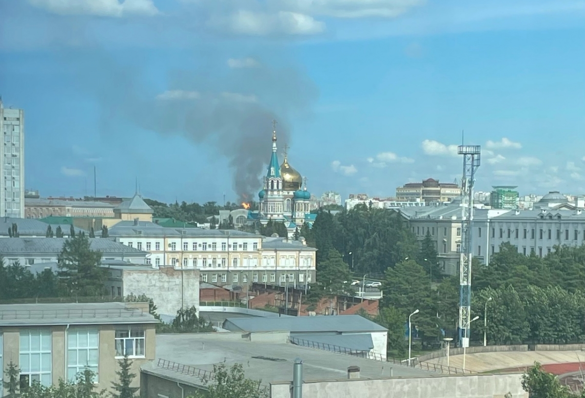 В Омске крупный пожар: горят дома в частном секторе (фото, видео) |  20.07.2024 | Омск - БезФормата