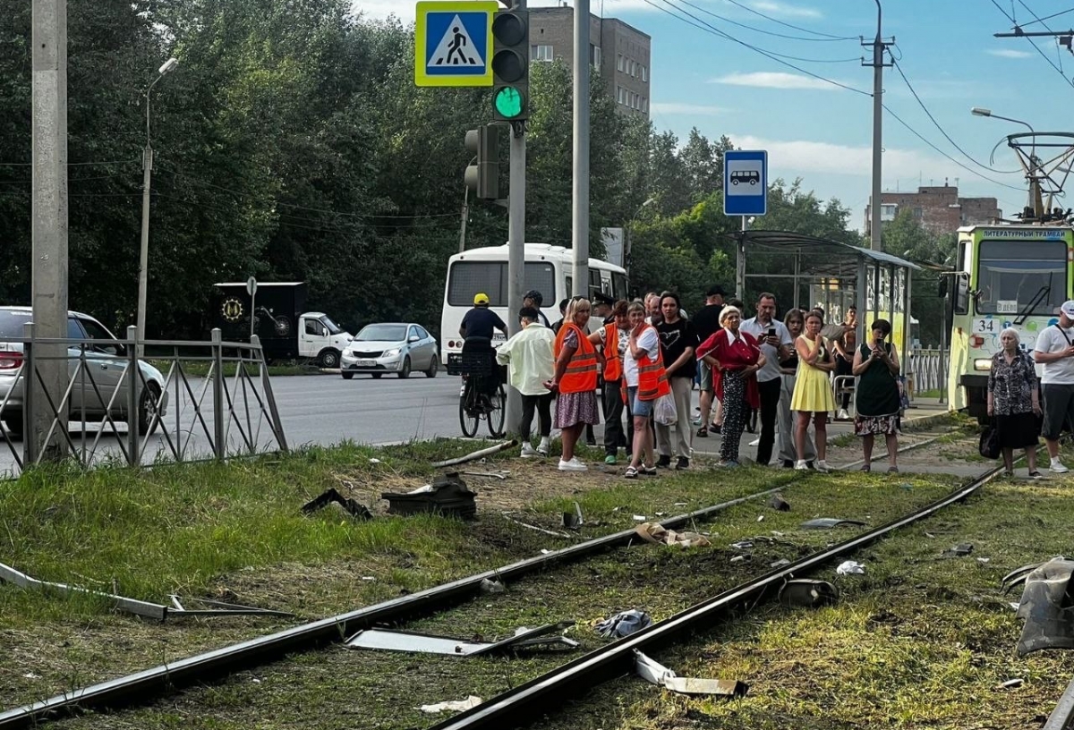 В Омске водитель «Ниссана» насмерть сбил пешехода, переходившего на зеленый сигнал светофора
