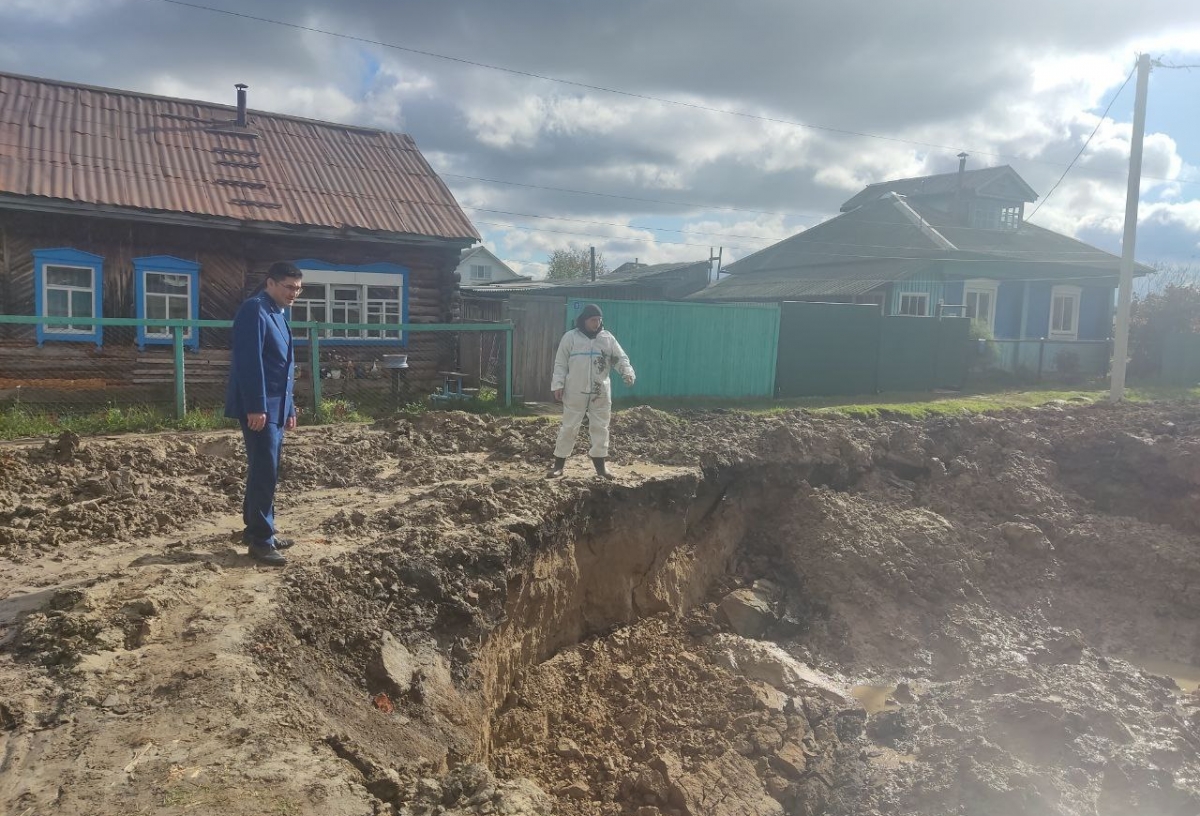 Авария на водопроводе в Усть-Ишиме, из-за которой более 300 домов остались без воды, случилась во время работ по благоустройству