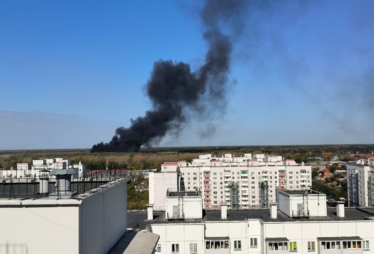 В Омске очередной крупный пожар — его видно из разных концов города (фото,  видео) | 18.09.2024 | Омск - БезФормата