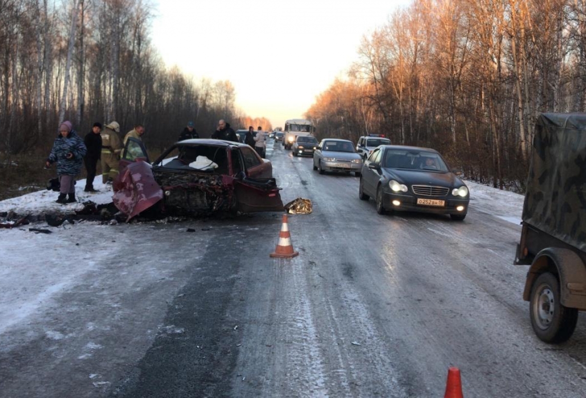 В серьезной аварии на омской трассе пострадали три женщины