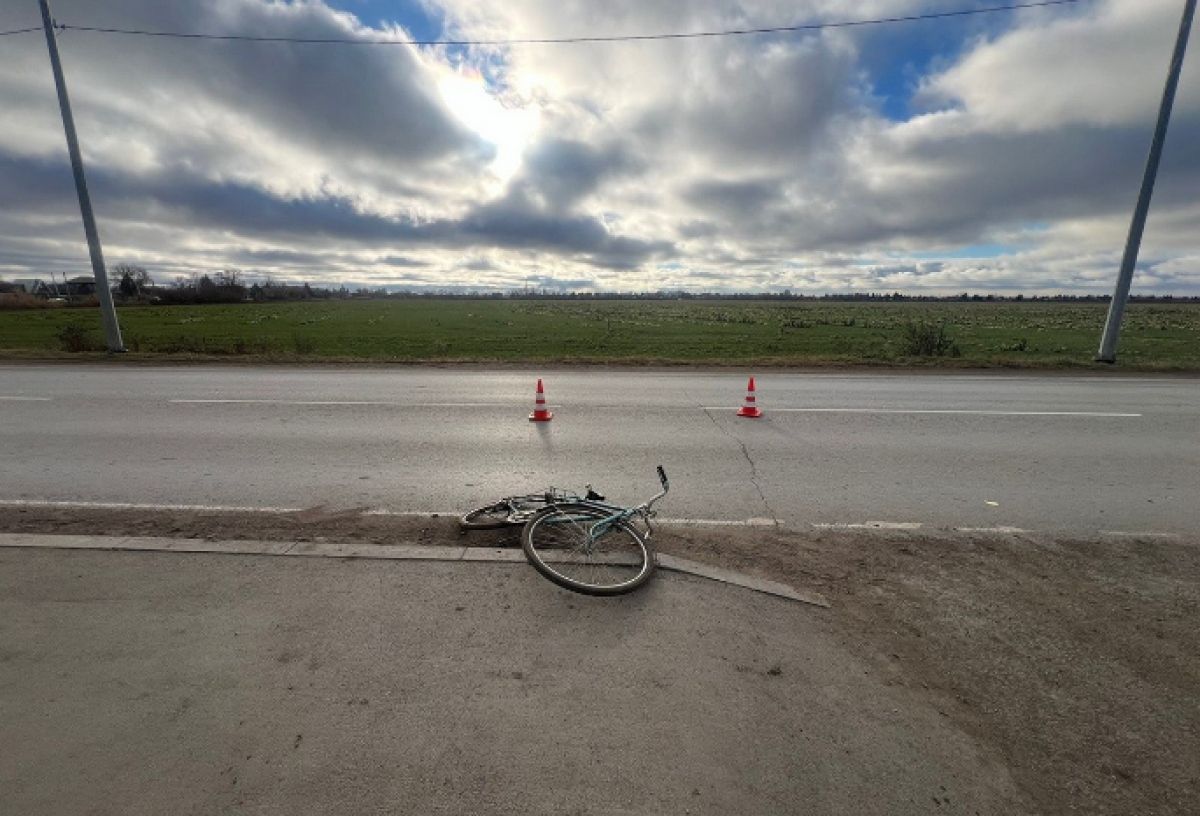 В Омске водитель КамАЗа насмерть сбил пожилого велосипедиста