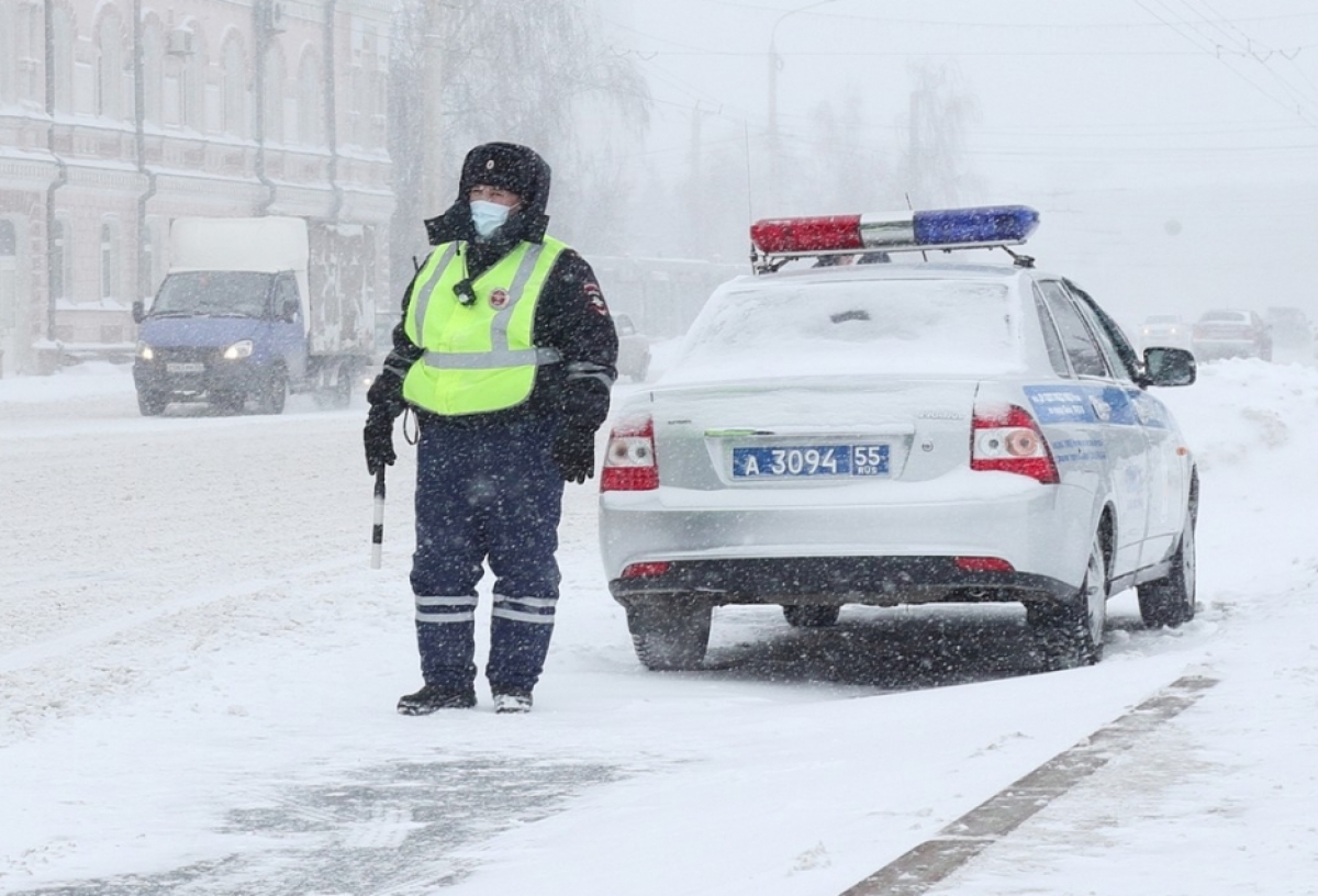 В ДТП с грузовиком на омской трассе погибла 20-летняя девушка (фото)