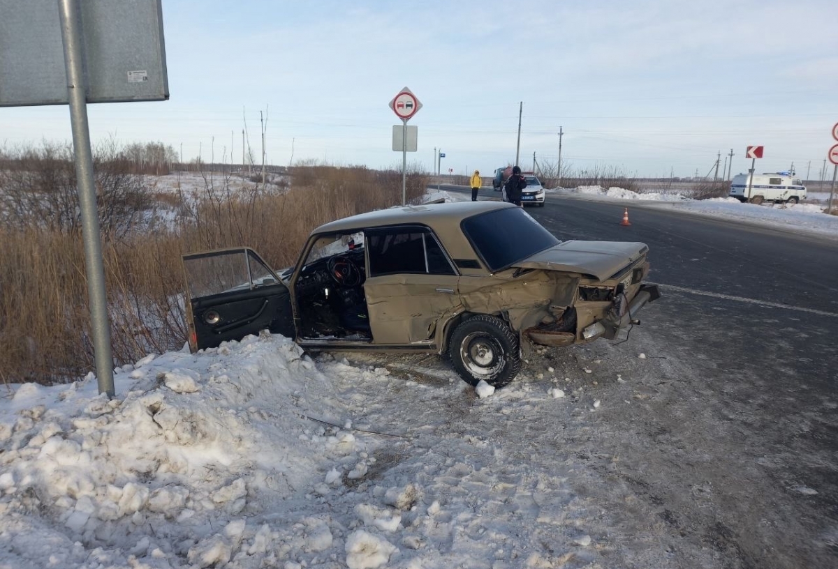 На трассе в Омской области в ДТП погибла 12-летняя девочка