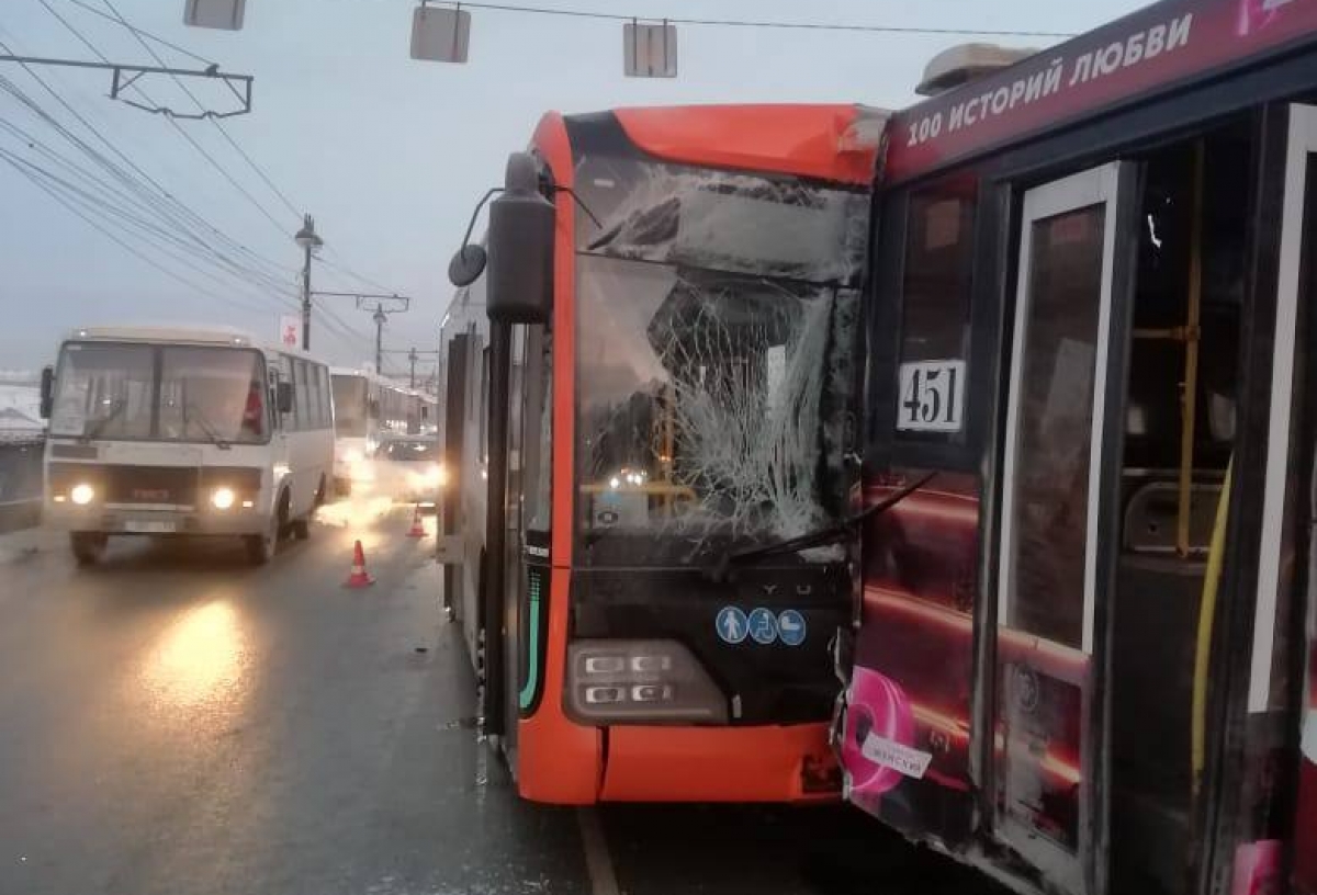 СК и прокуратура проводят проверку из-за ДТП с двумя пассажирскими автобусами 