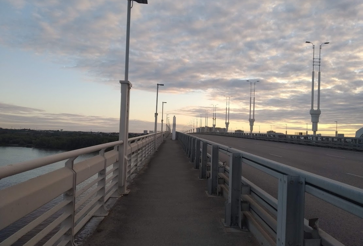 Юный омич спрыгнул с метромоста ради эффектного видео