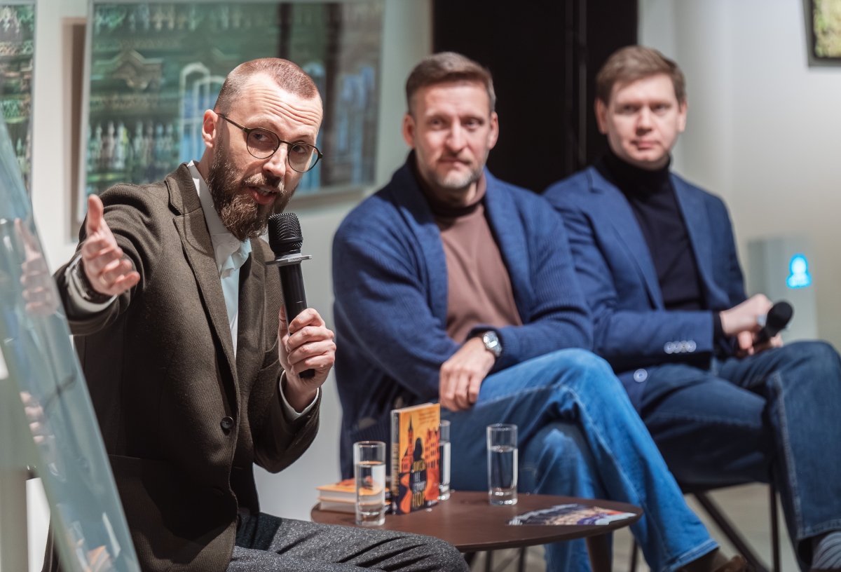 «Читателя обязательно нужно обмануть»: прошла презентация книги омских авторов «Лисы не строят нор»