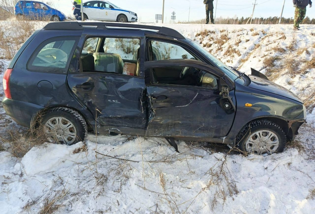 В жестком ДТП на омской трассе погибла 69-летняя пассажирка «Лады» 