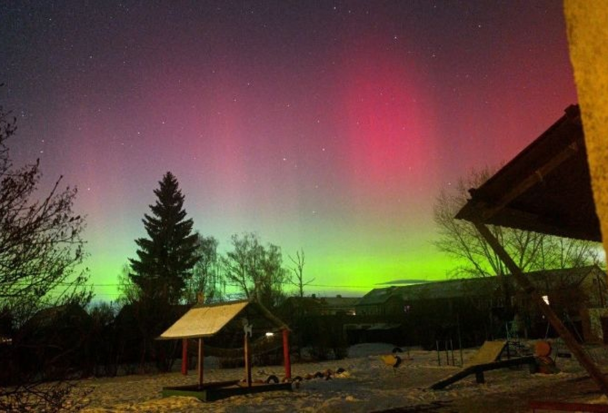 Жительница Омской области сняла из окна дома полярное сияние