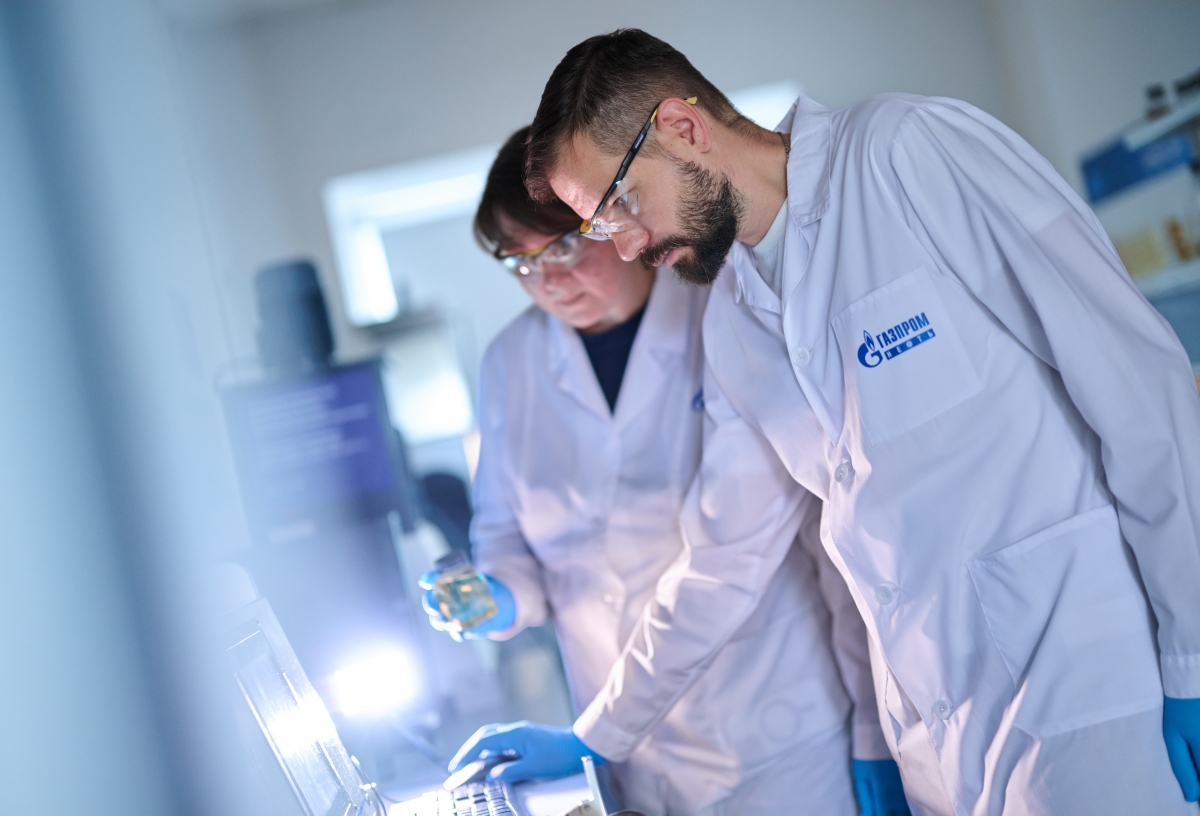 Инженер «Газпромнефть-СМ» разработал учебное пособие по маслам