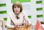 Министр Дернова уверена, что омские учителя получают не меньше 30 тысяч рублей