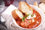 Что приготовить на обед: Треска в томатно-винном соусе с базиликом и фетой