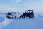 В Омской области трактор столкнулся со скорой посреди поля