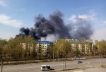 Черный едкий дым заполонил город: в Омске горят склады (фото, видео)