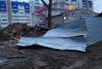На Омск обрушился мощный ураган: снесены остановки, крыши, повреждены автомобили (ФОТО)