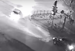 В Омске мужчина с собакой чудом увернулся от летящей на него машины