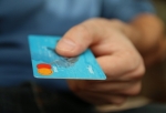 Банки на более чем 50% сократили выдачу кредитных карт в Омской области