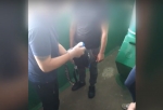 В омском подъезде задержали наркозакладчика, приготовившегося к крупному сбыту (Видео)
