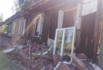 В поселке под Омском рухнула стена дома и едва не придавила семью