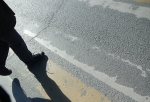 «Ребенок ревел ужасно» — в Омске на пешеходном переходе машина едва не сбила мальчика и наехала на его собаку