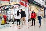 Потоки покупателей в омских торговых центрах упали на 22%