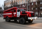 Во время пожара в Омской области пострадали женщина и двое детей