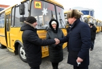 Александр Бурков передал омским школам партию новых автобусов