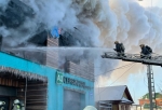 Омские бизнесмены, у которых полностью сгорело помещение, считают, что виновниками пожара могли стать неадекватные клиенты